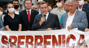 Srebrenitsa Katliamı Konak'ta anıldı